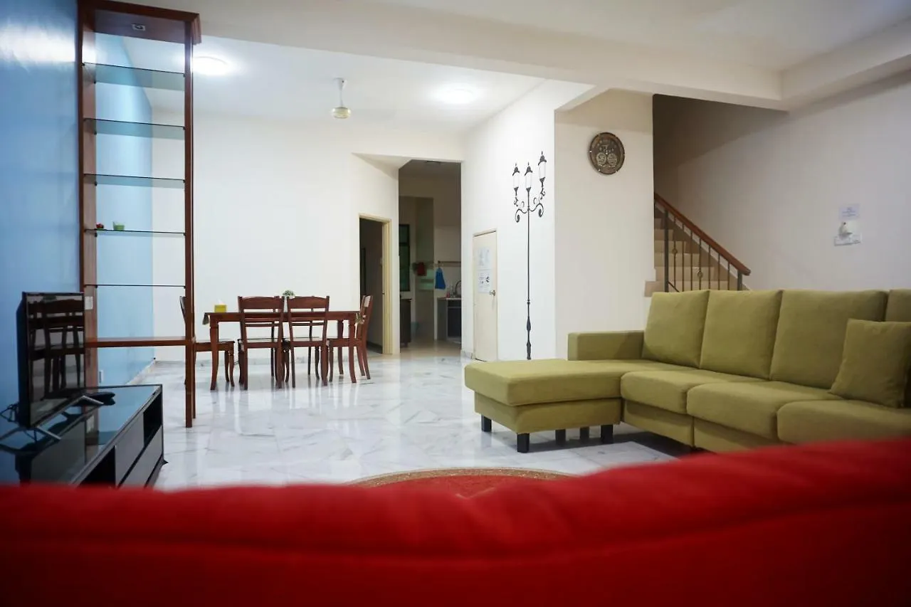 Warisan Indah Homestay Klia 2 Kota Warisan Holiday home