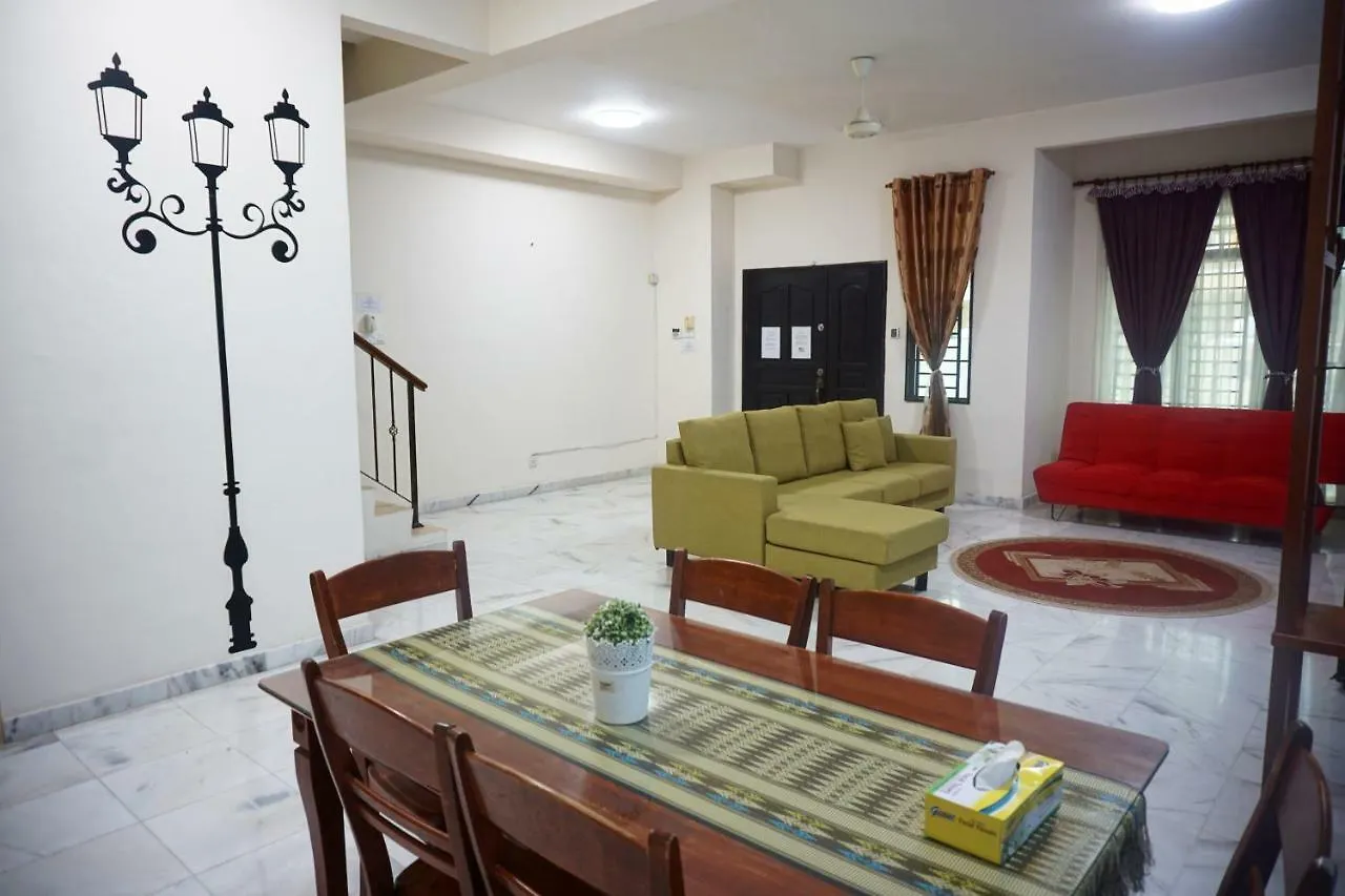 Warisan Indah Homestay Klia 2 Kota Warisan Holiday home