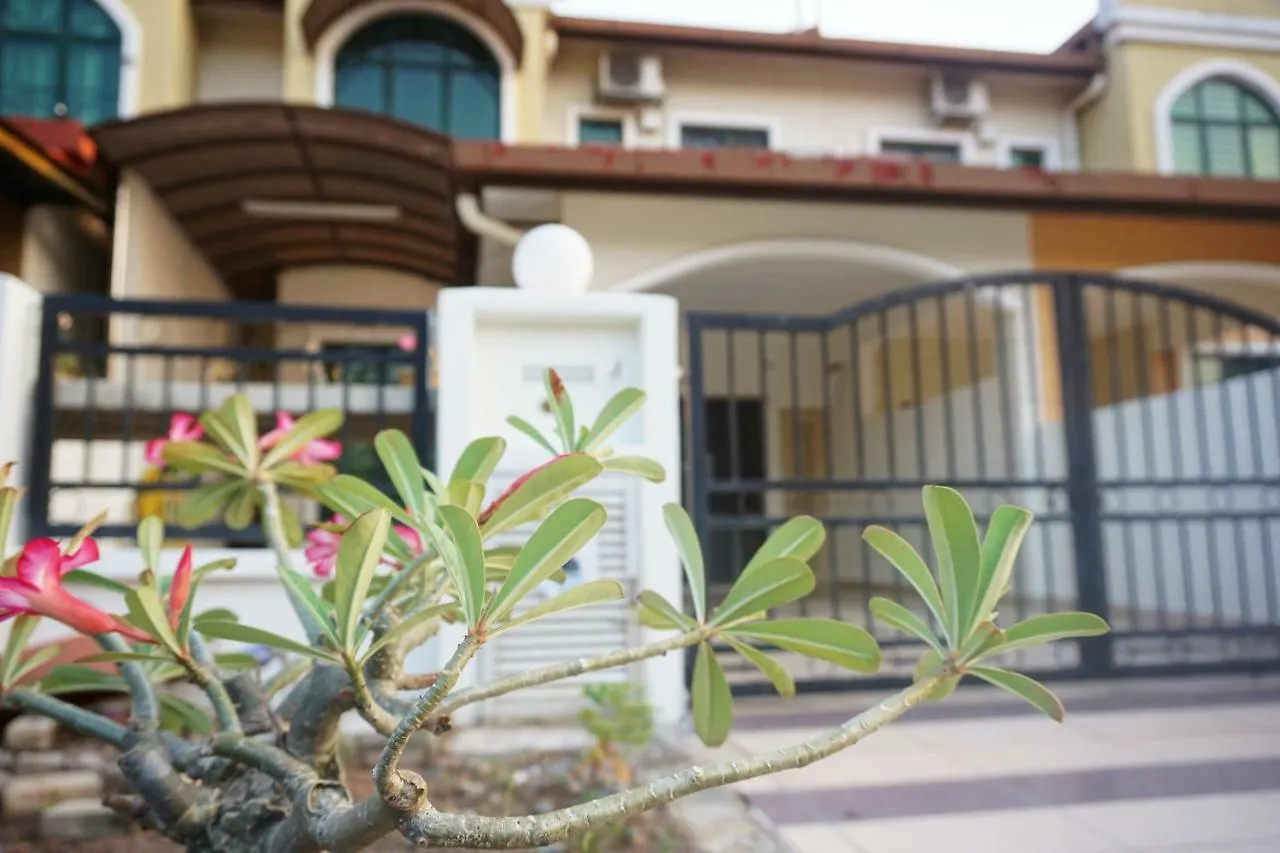 Holiday home Warisan Indah Homestay Klia 2 Kota Warisan